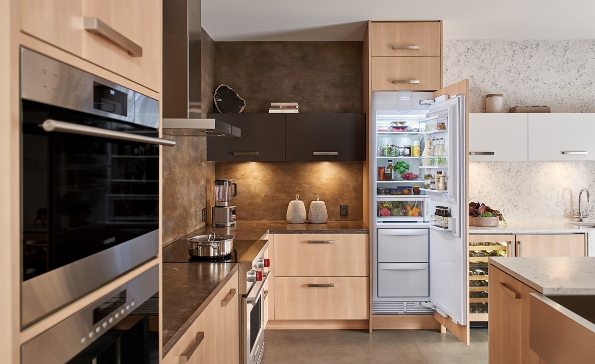 Refrigerador/Congelador de columna de diseñador con máquina de hielos