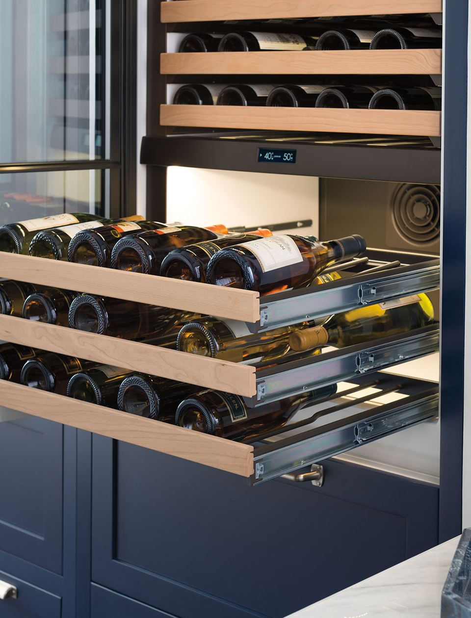 Almacenamiento de vinos de diseñador de 30" con cajones para