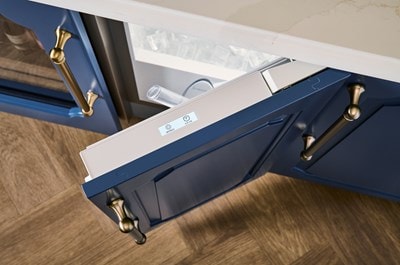 Sub-Zero 15" Indoor-Outdoor Clear Ice Maker seamlessly integrates into cabinetry for the ultimate luxury look and feel.