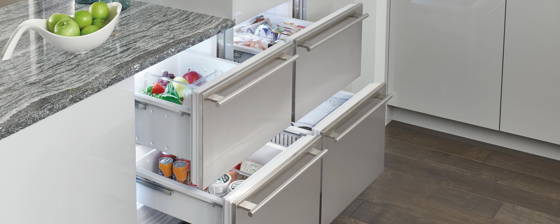 Cajones de refrigerador Sub-Zero y cajones de congelador con paneles personalizados