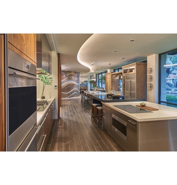 Haga realidad la cocina de sus sueños con electrodomésticos de lujo que reflejan su estilo en el showroom de Sub-Zero, Wolf y Cove en el área metropolitana de Houston, Texas.