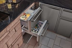 Los cajones del refrigerador de 24” (ID-24RO) Sub-Zero encajan de manera perfecta en cualquier diseño de cocina al aire libre al tiempo que proporcionan un funcionamiento silencioso.