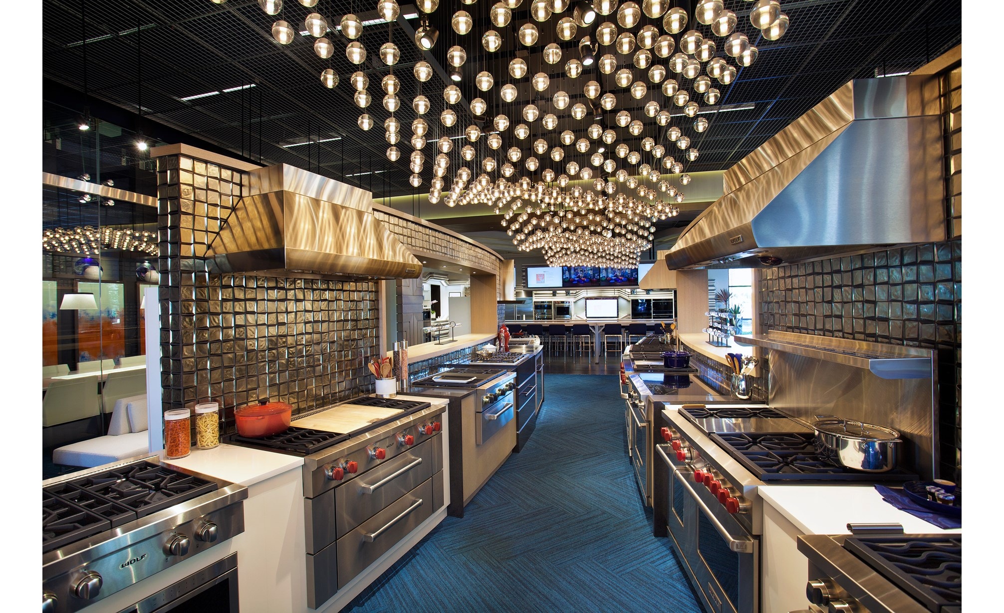 Haga realidad la cocina de sus sueños con electrodomésticos de lujo que reflejan su estilo en el showroom de Sub-Zero, Wolf y Cove en Costa Mesa y el sur de California.
