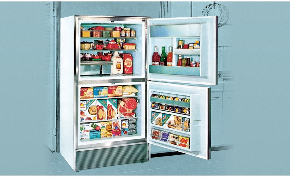 Cocinero que utiliza una estufa de gas Wolf más antigua para recetas de cocina modernas. 