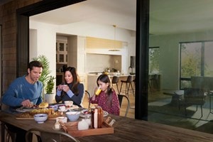 Evento festivo familiar de Sub-Zero, Wolf y Cove