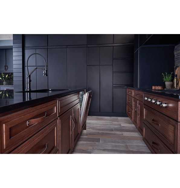 The Cove 24" Dishwasher (DW2450WS) paired with Sub-Zero 24" Designer Column Freezer with Ice Maker (IC-24FI) are Panel Ready for your style.