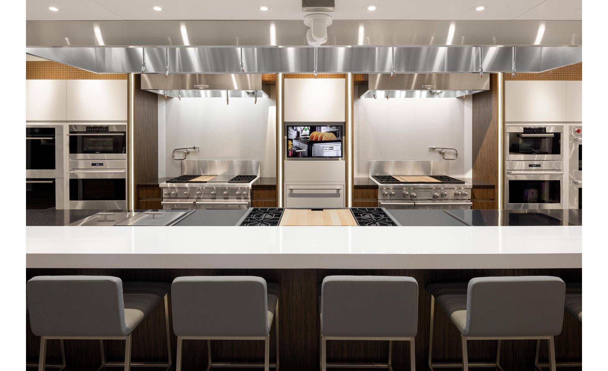 Experience a live cooking demonstration by our showroom chef at the Sub-Zero, Wolf and Cove Showroom in Charlotte, North Carolina