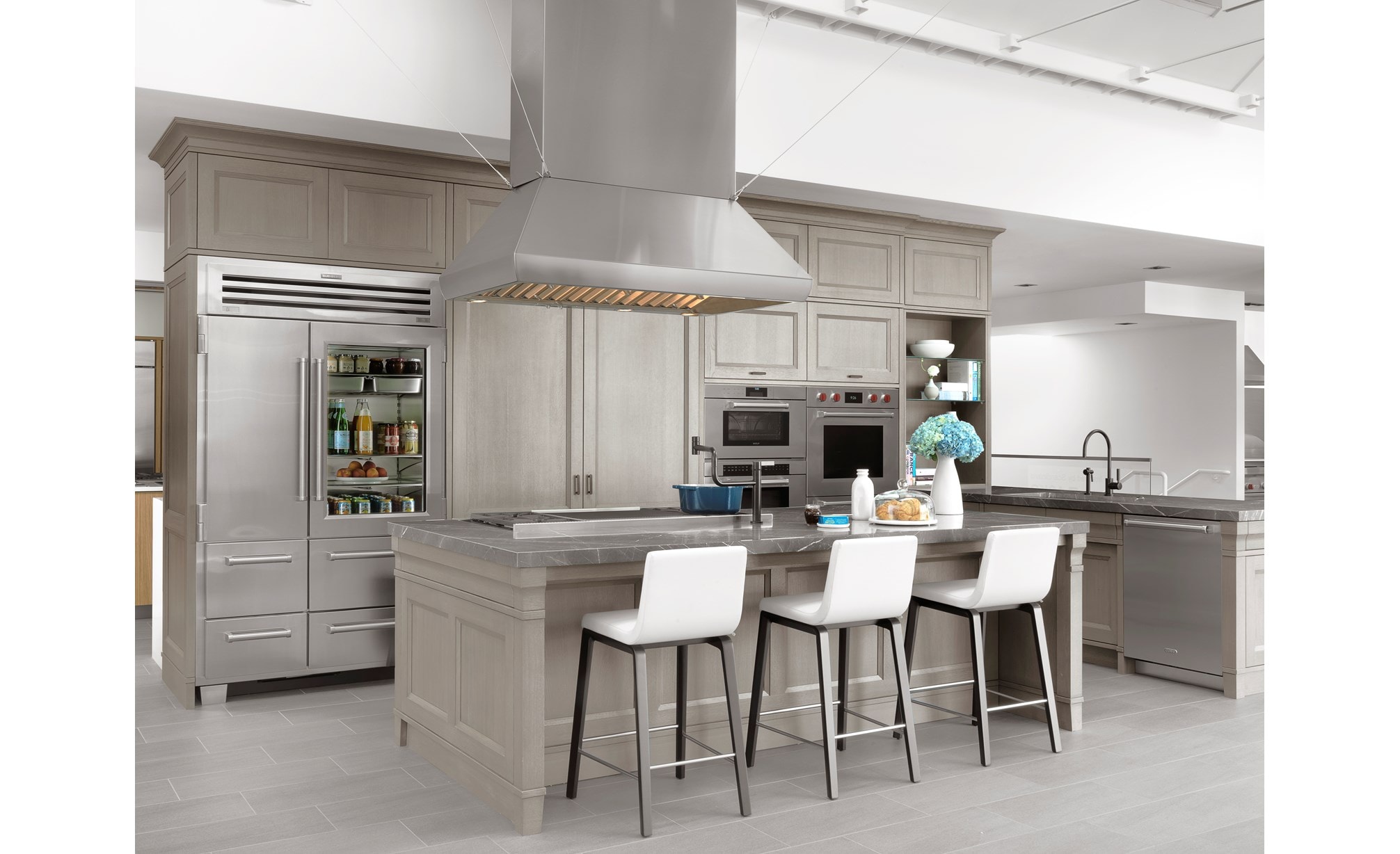 From inspiring kitchen vignettes to live demonstrations, enjoy one-on-one care at the Sub-Zero, Wolf and Cove Showroom in St. Louis, Missouri