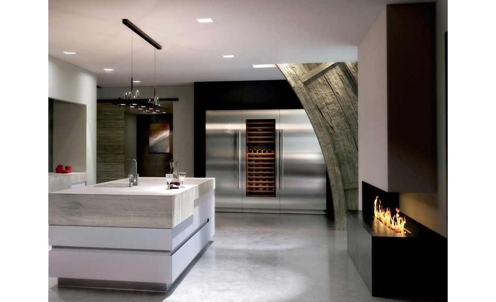 Columna refrigeradora Designer de 36" Sub-Zero con dispensador interno compatible con paneles (IC-36RID) con conservador de vino Designer de 30" (IW-30)