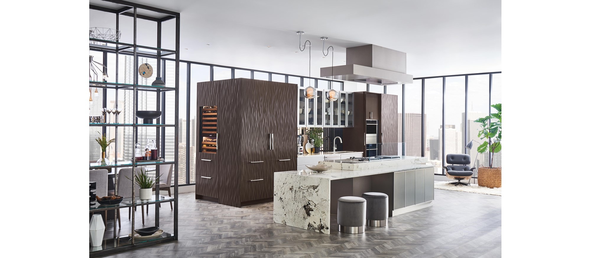 Refrigerador bajo y sobre mostrador Designer de 30" con dispensador interno compatible con paneles