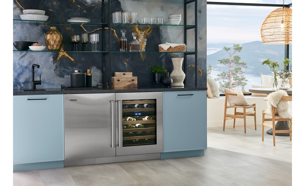 Refrigerador/congelador con panel de control Sub-Zero de 24"(DEU2450CI)