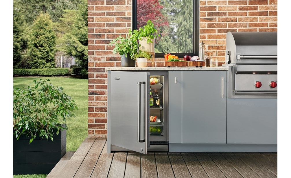 Refrigerador bajo mostrador compatibles con paneles de 24" Sub-Zero (DEU2450R)