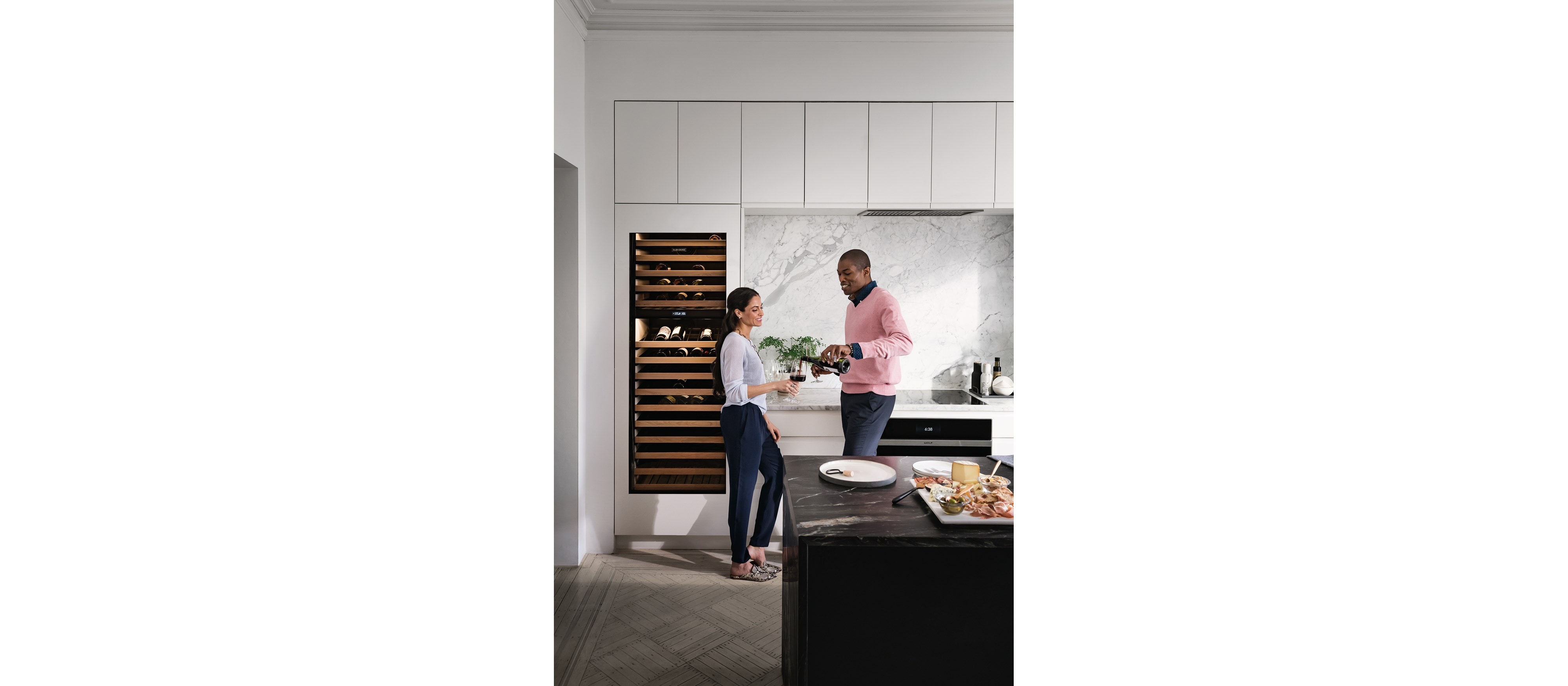 Sub-Zero 24" wine cooler (IW-24) with 15 racks and a 120-bottle capacity