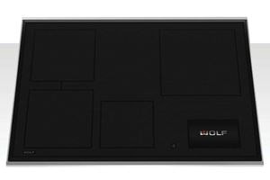 Vista superior de la placa de cocción de inducción Wolf con un diseño elegante, negro y sin uniones, disponible en tamaños de 15", 24", 30 "y 36".
