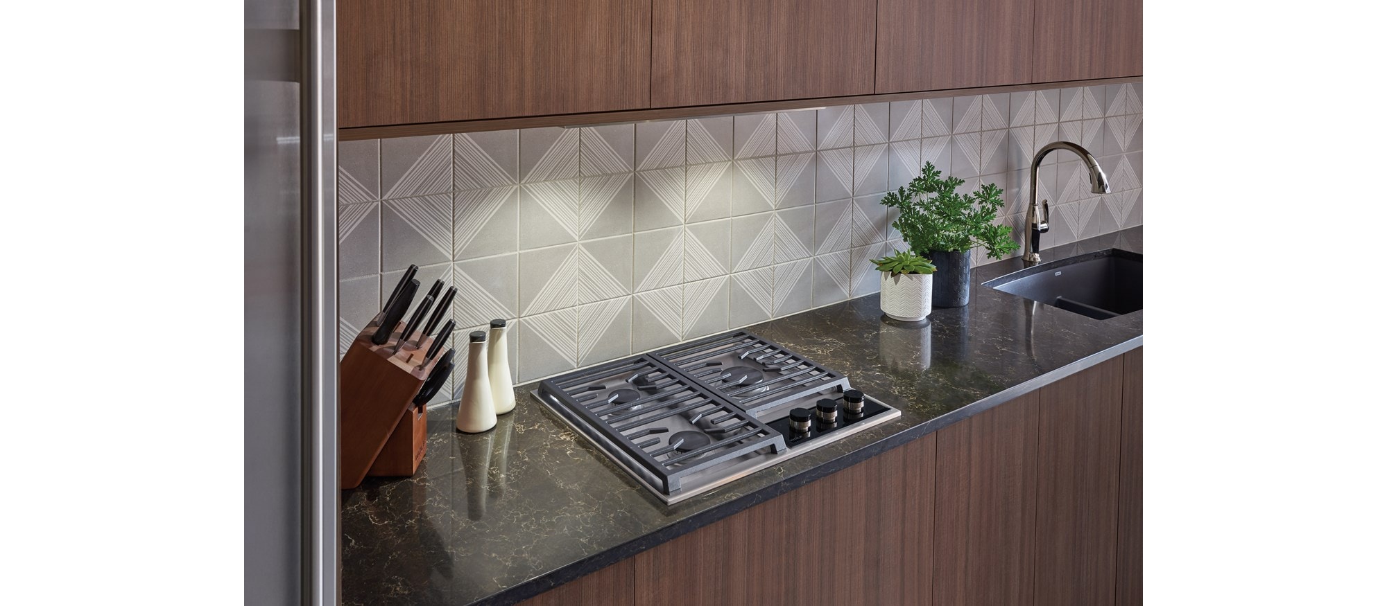 Placa de cocción de gas con marco transicional de 24" Wolf (CG243TF/S)