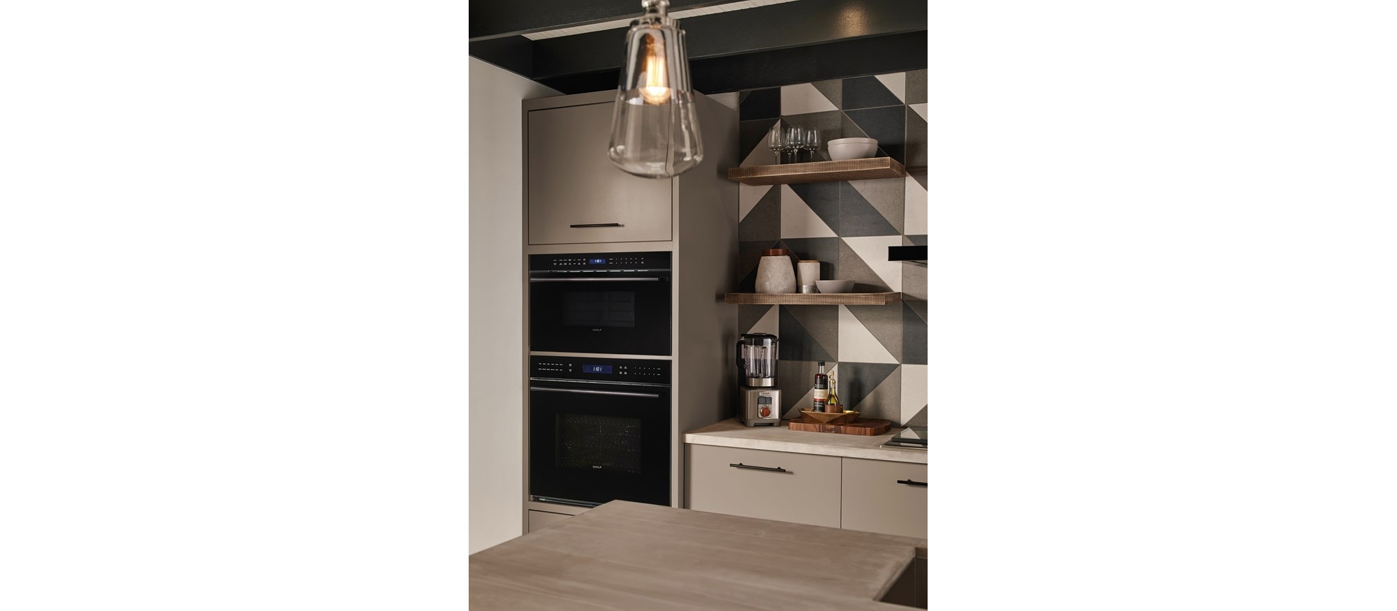 Horno microondas con puerta abatible contemporáneo de la serie M de 30" Wolf (MDD30CM/B/TH)