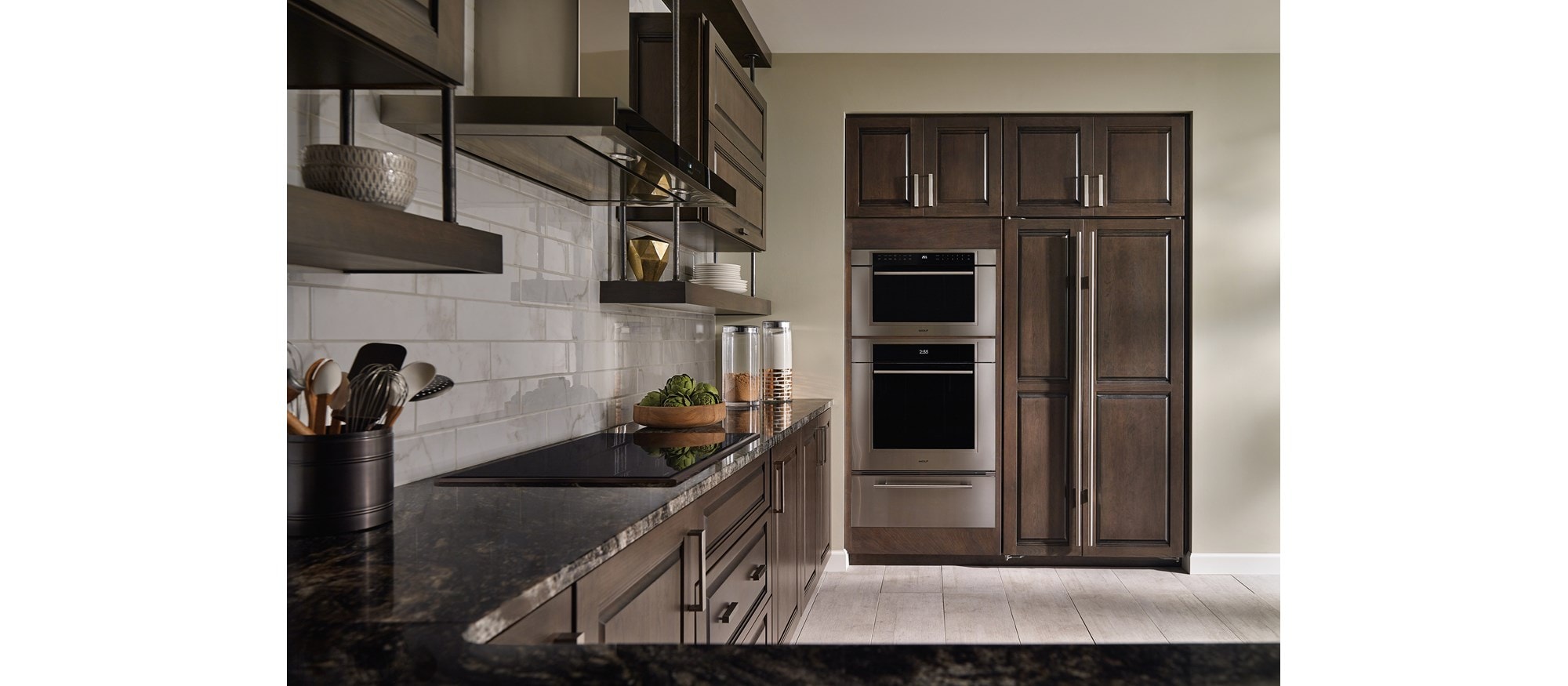 Horno microondas con puerta abatible transicional de la serie M de 30" Wolf (MDD30TM/S/TH)