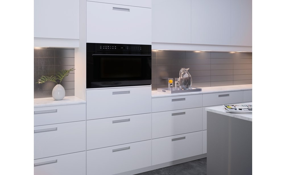 Horno microondas con puerta abatible contemporáneo de 30" Wolf de la serie M (MDD30CM/B/TH) en cocina moderna con gabinetes blancos y salpicadero gris