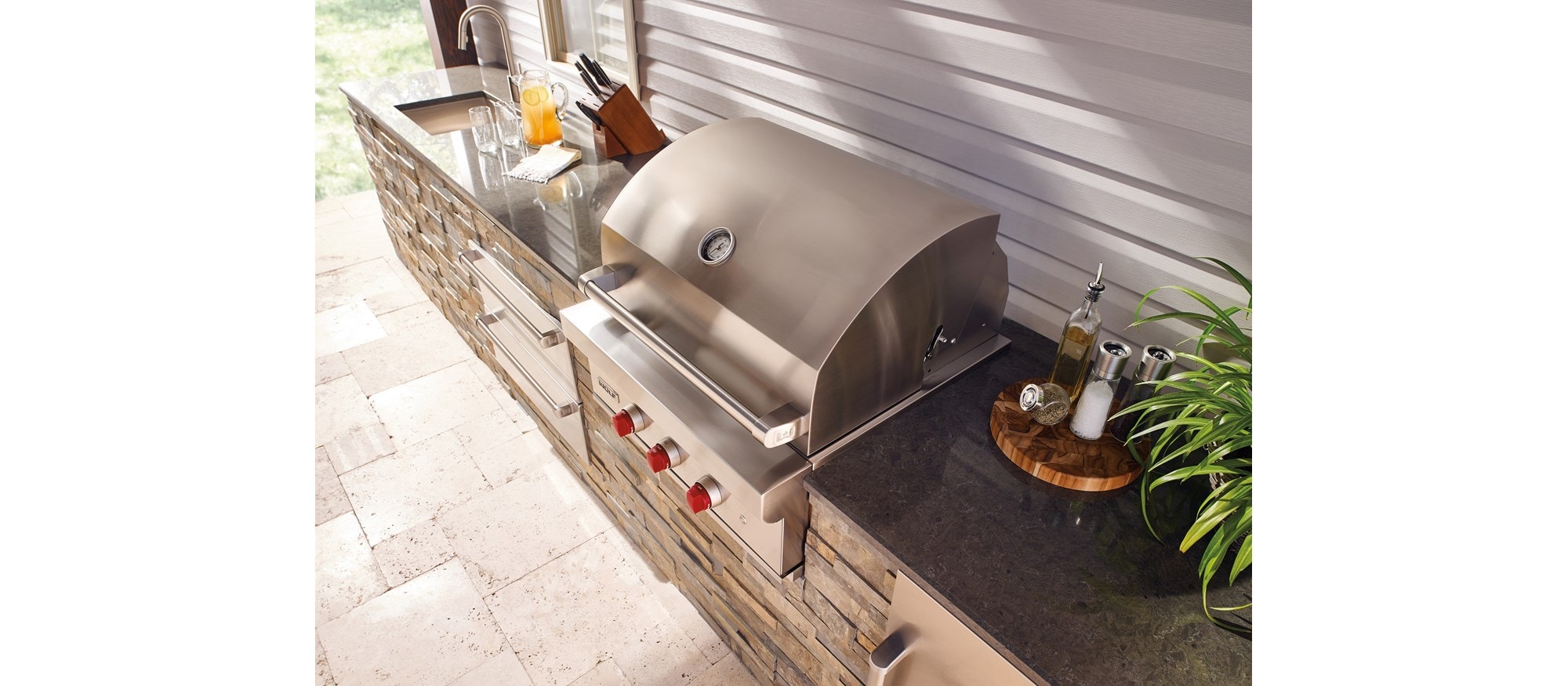 Wolf Appliances 30" Outdoor Gas Grill (OG30) Wolf Appliances 30" Warming Drawer (WWD30)