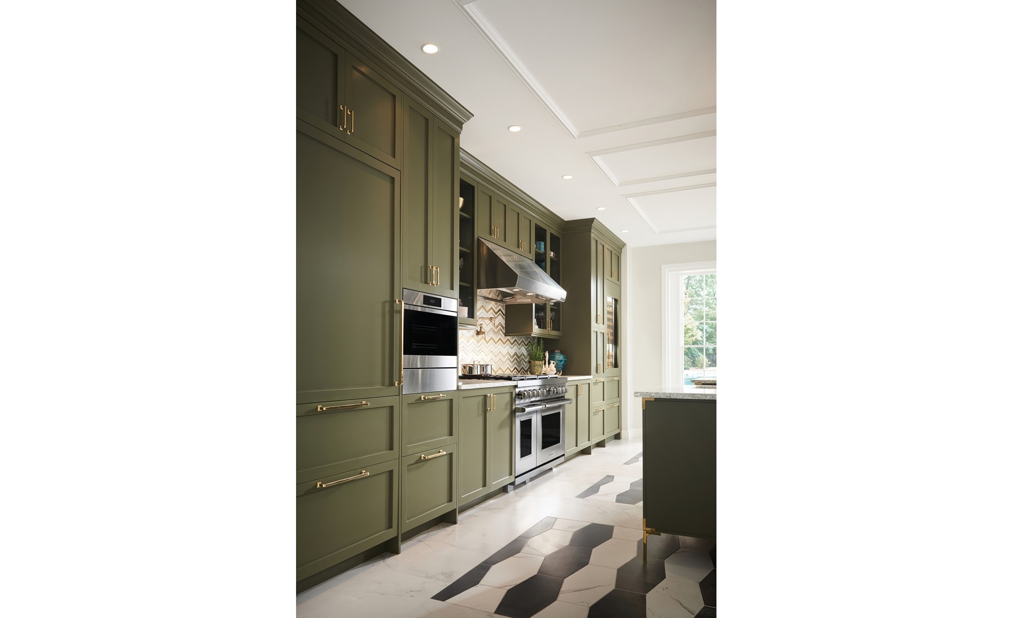 Horno de vapor con convección transicional de la serie E de 24" Wolf (CSO24TE/S/TH) agrega un color exquisito a cualquier cocina mientras sirve resultados gourmet