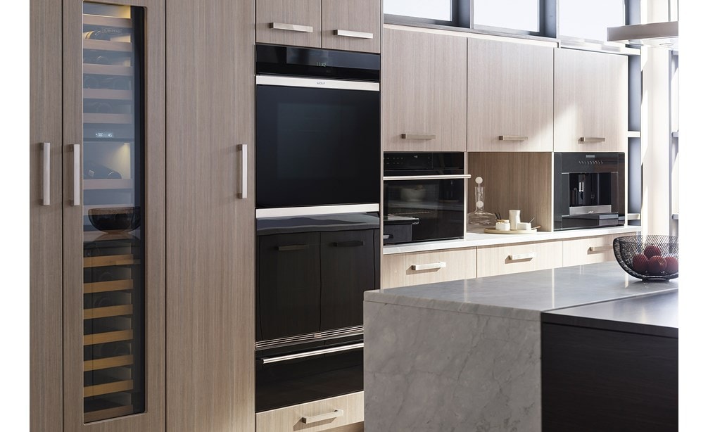 Horno de vapor con convección contemporáneo de la serie E de 30" Wolf (CSO30CM/B/TH) con horno doble contemporáneo Classic de la serie M de 30" (DO30CM/B)