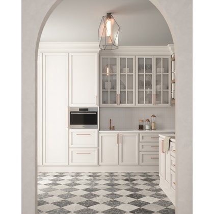 Horno de vapor con convección transicional de la serie E de 30" Wolf con tubería (CSOP3050TE/S/T) exhibido en una cocina de tonos blancos vista a través de una puerta arqueada