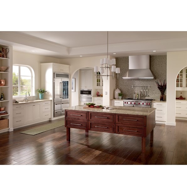 La estufa de gas de 4 quemadores de 48" Wolf (GR484DG) combinada con el refrigerador congelador profesional de 48" con puerta de vidrio Side-by-Side Sub-Zero (648PROG)