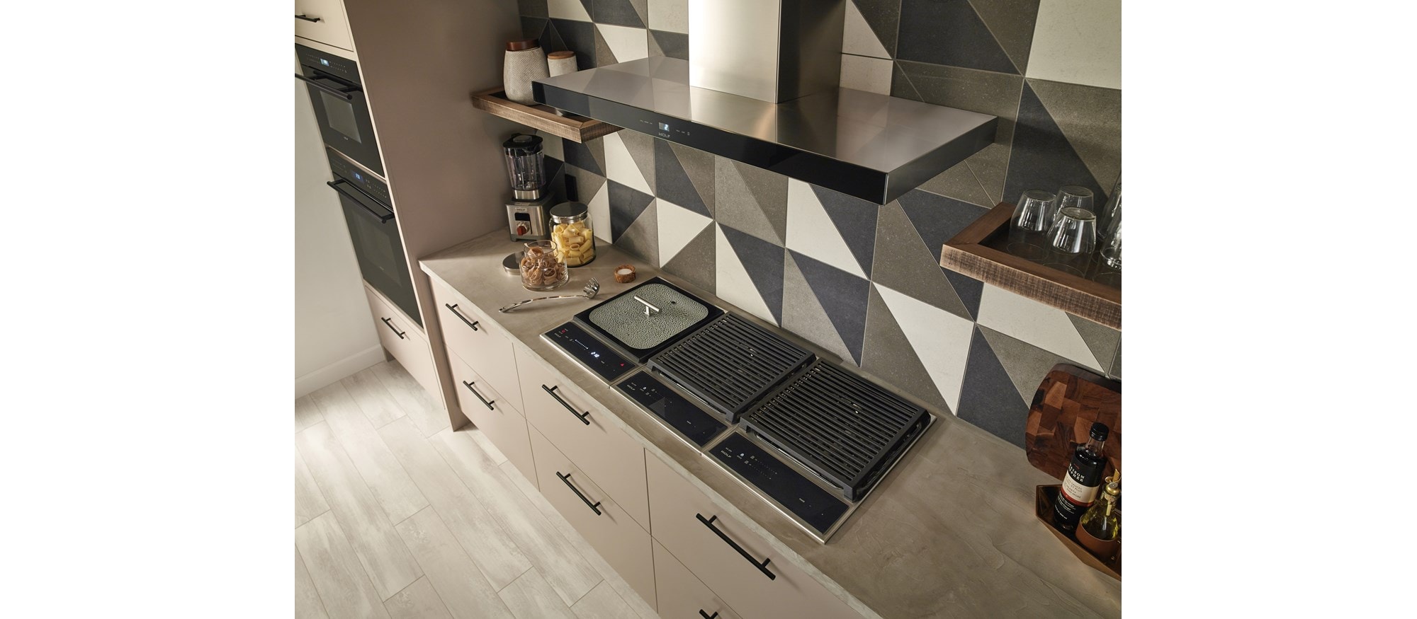 Campana extractora de placa de cocción de pared de 45" Wolf NEGRO (VW45B)