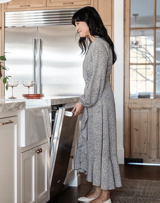 Los lavavajillas Cove garantizan platos impecablemente limpios y secos