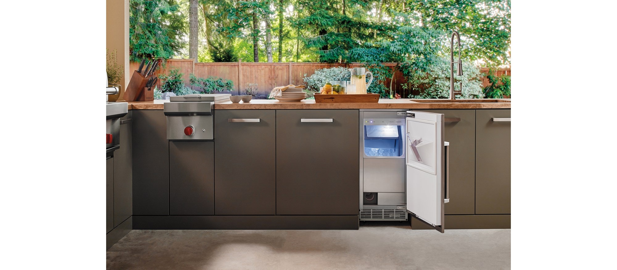 Fabricador de hielo exterior de 15" Sub-Zero compatible con paneles (UC-15IO)