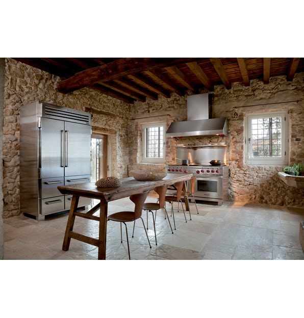 Refrigerador congelador PRO de 48" Sub-Zero, máquina de hacer hielo (648PRO) con asadora y plancha infrarrojas de 60" de doble salida Wolf (DF606CG) 