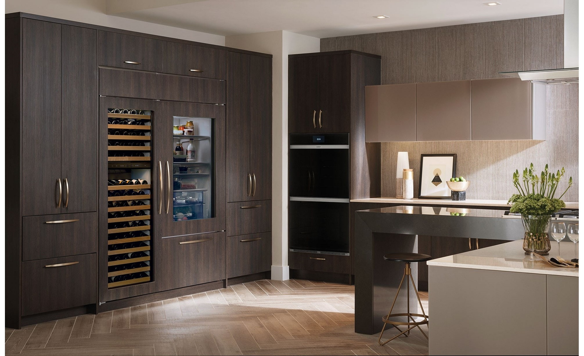 Refrigerador/congelador con puerta de vidrio superpuesta de 36" Sub-Zero Classic (BI-36UG/O) combinado con conservador de vino superpuesto de 30" (BW-30/O)