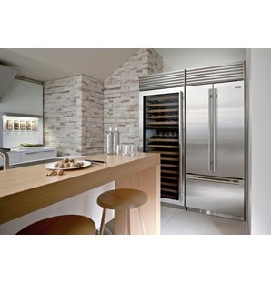 Columna conservadora de 30" Sub-Zero Classic (BW-30) combinada con refrigerador congelador de puerta francesa de 36" Classic compatible con paneles (BI-36UFD)