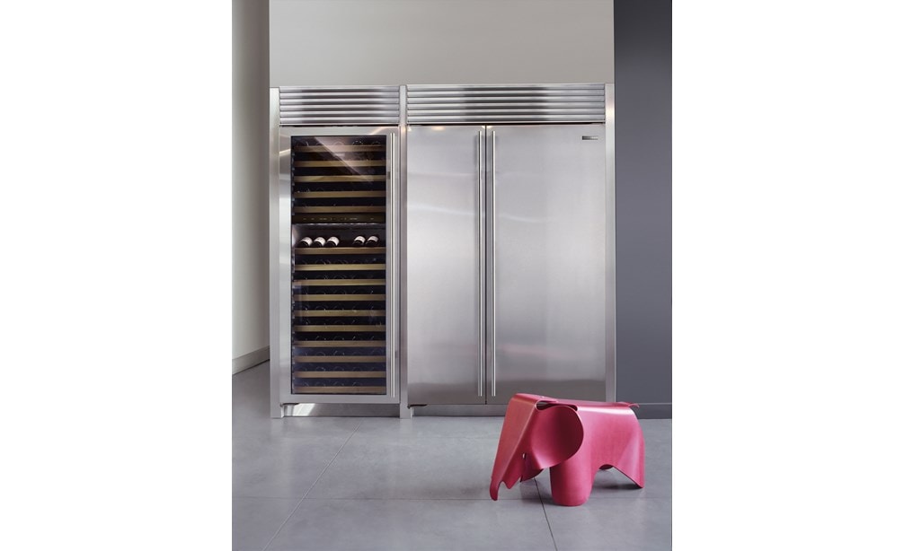 Columna conservadora de 30" Sub-Zero Classic (BW-30/S) combinada con refrigerador congelador de 48" Classic Side by Side (BI-48S/S)