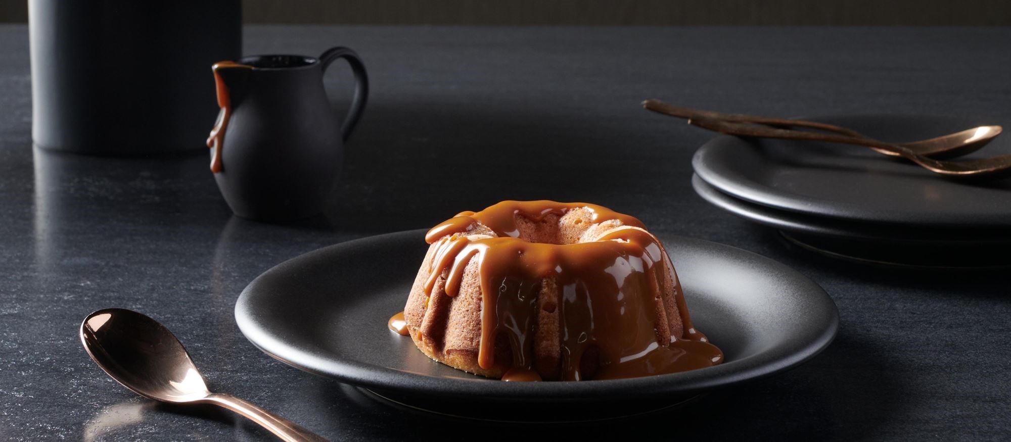 Bizcochos bundt miniatura de caramelo salado