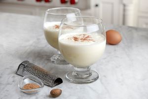 Classic Eggnog Cocktail