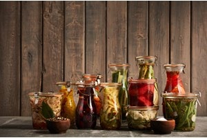 El cajón de sellado al vacío Wolf hace que encurtir casi cualquier cosa sea rápido y fácil.