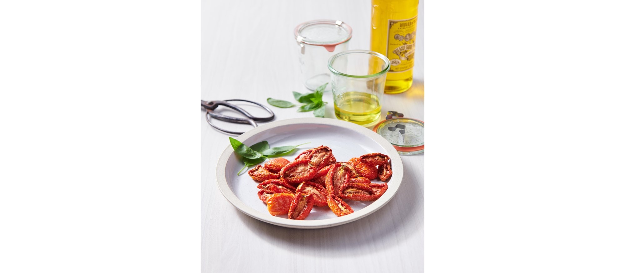 Fácil y deliciosa receta de jitomates “secados al sol” en horno en con la configuración del modo Dehydrate (deshidratar) de su horno Wolf