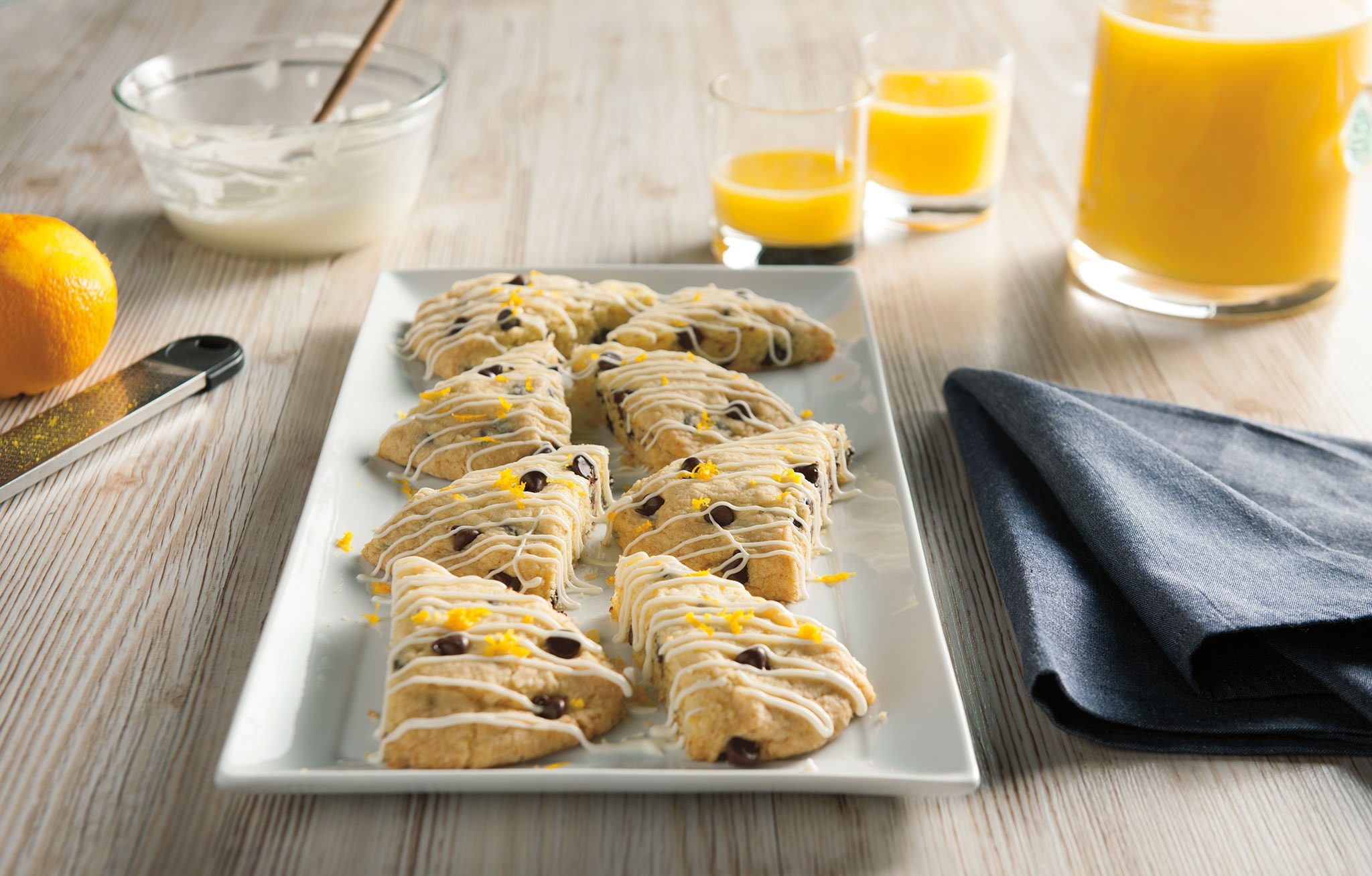 FOOD_SCONE_DARK_CHOC_ORANGE_SLG_100715