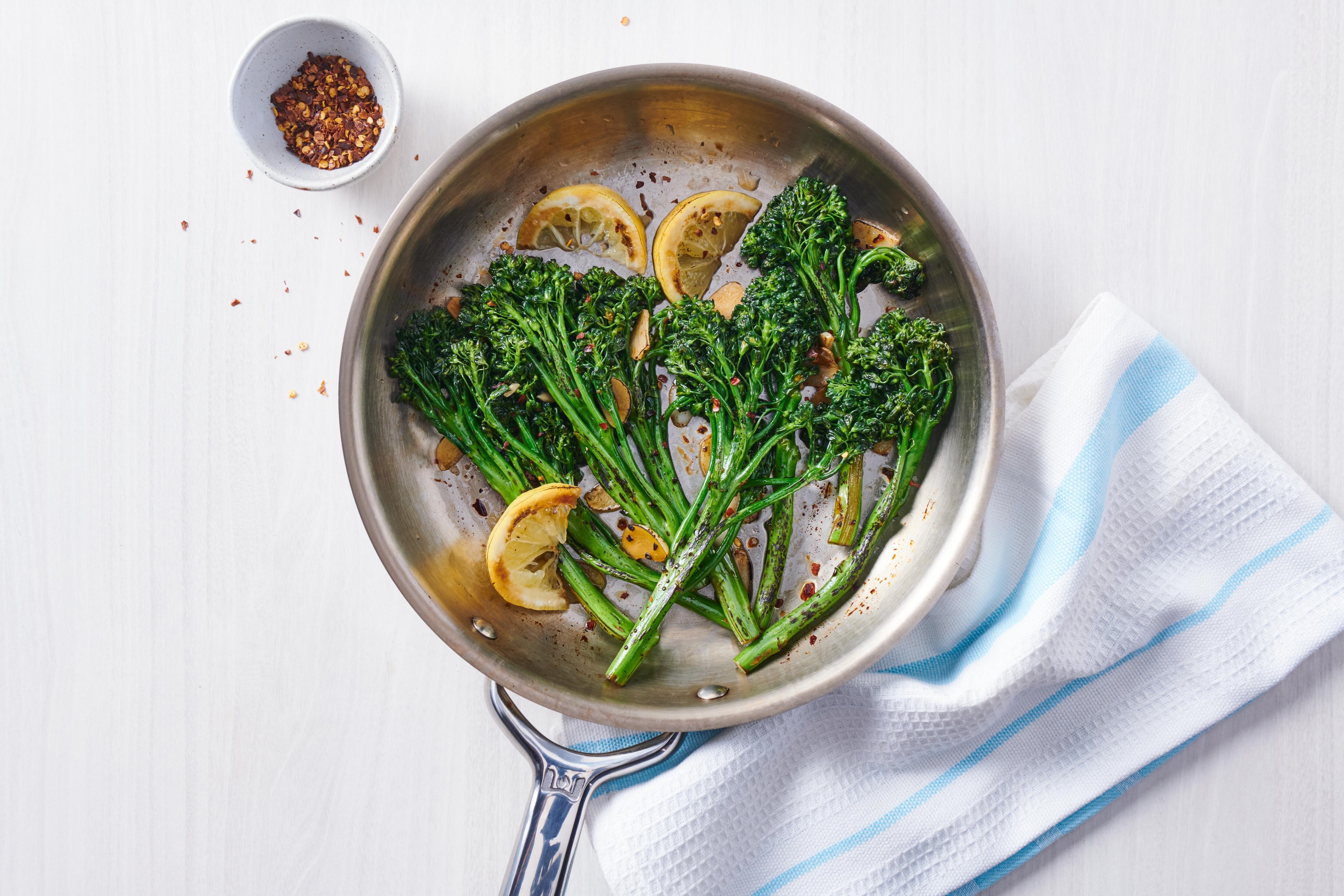 Fácil y deliciosa receta de broccolini en con la configuración del modo Blanch (escaldar) de su horno Wolf