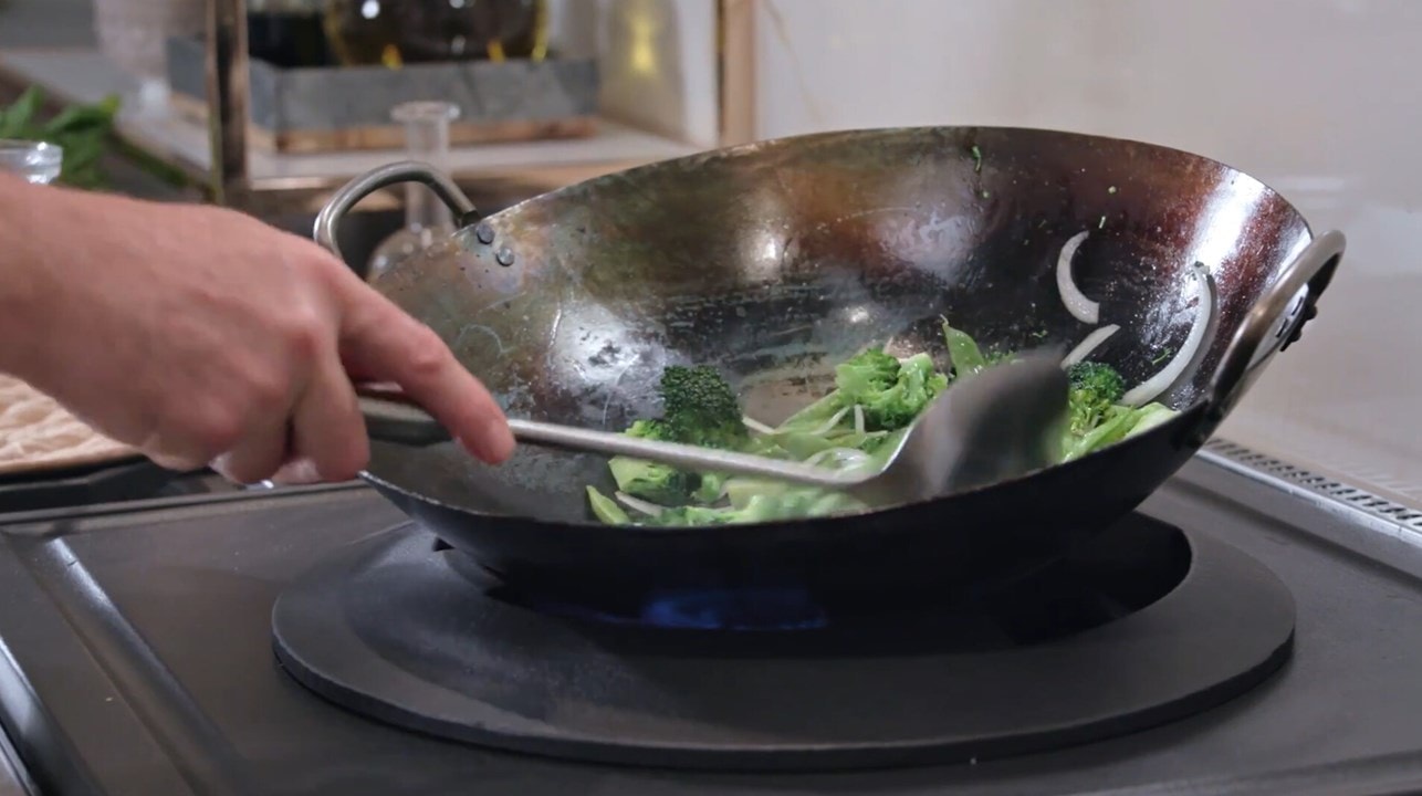 Wolf Sealed Burner Rangetop with Wok Burner Overview