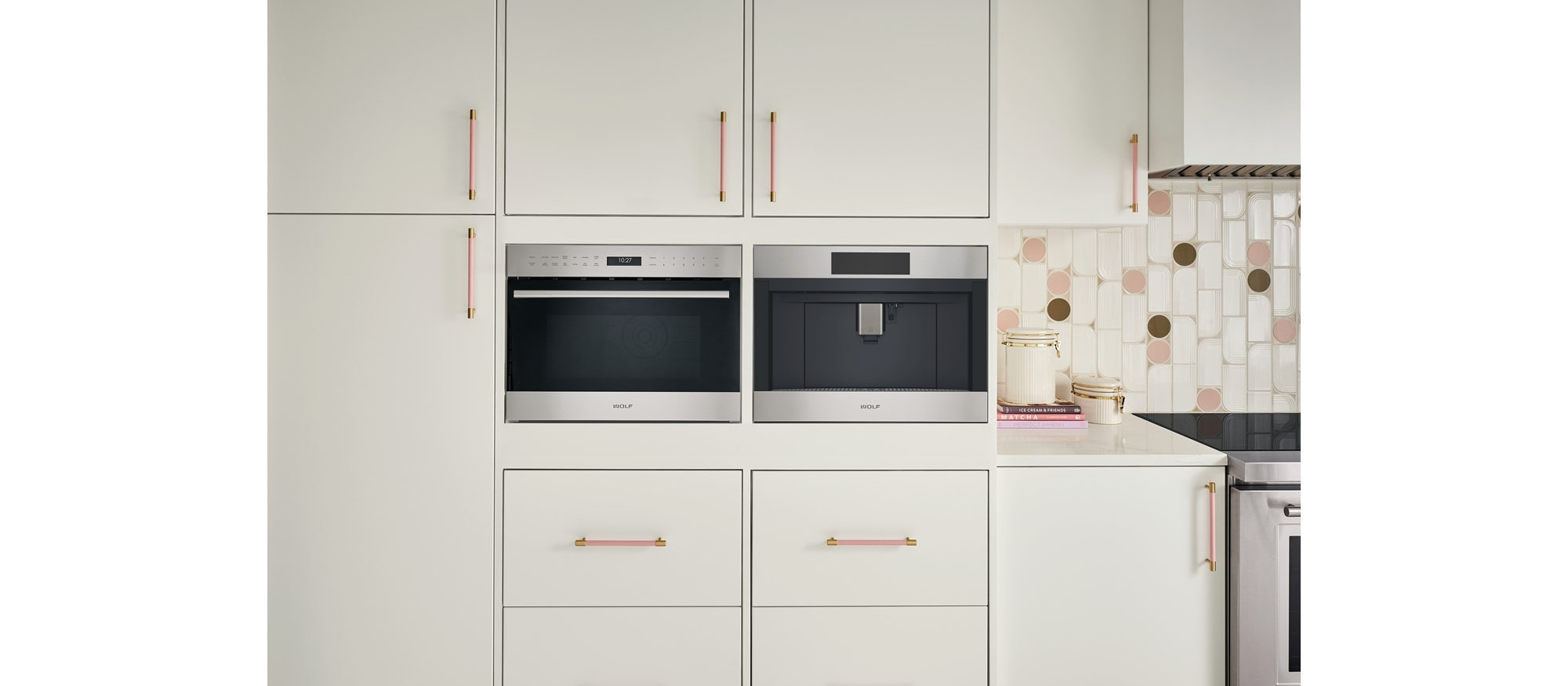 Horno microondas con puerta abatible transicional de la serie E de 24" Wolf (MDD24TE/S/TH)