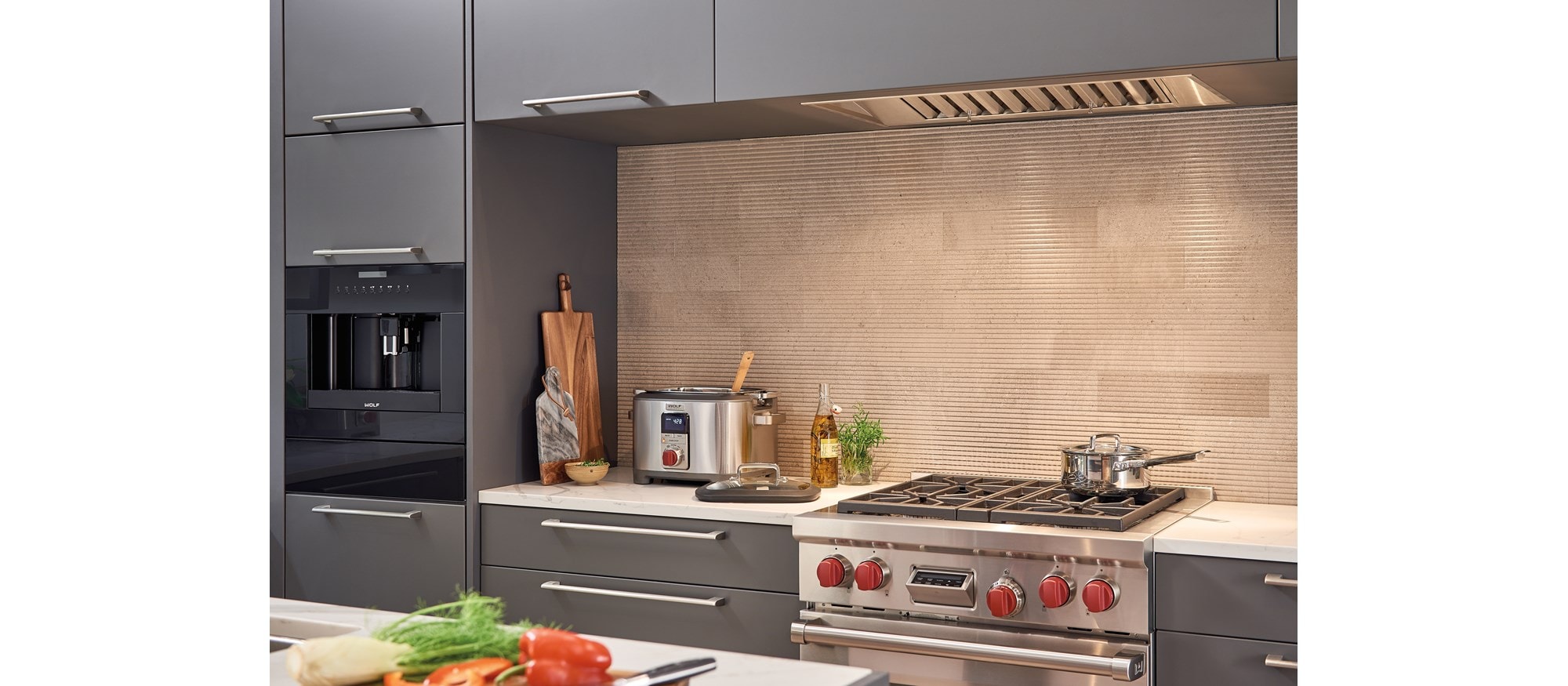 Revestimiento de campana extractora Pro de 34" Wolf - 19" de profundidad (PL341912)