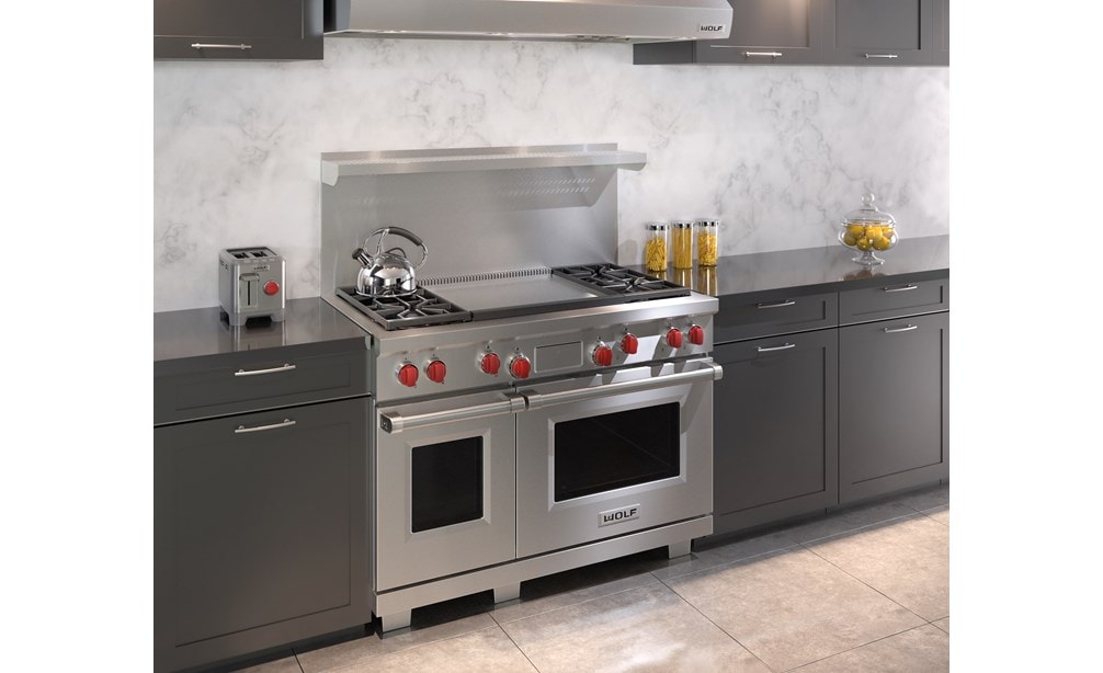 The Wolf 48" Dual Fuel Range 4 Burner Infrared Dual Griddle (DF484DG) blends seamlessly with modern contemporary kitchen styles.