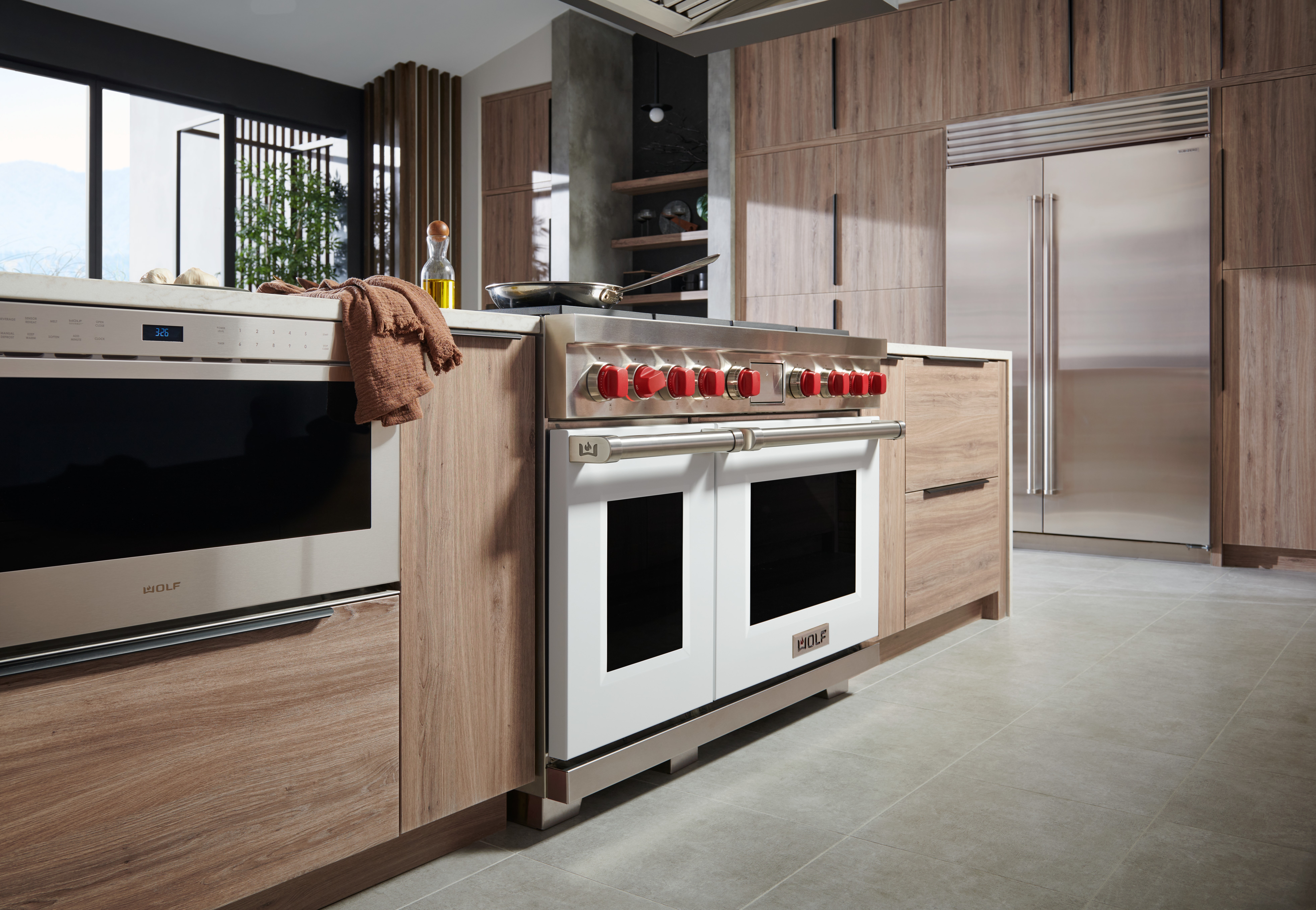 EMBARGOED DF White Door_Red Knob_Stainless Bezel